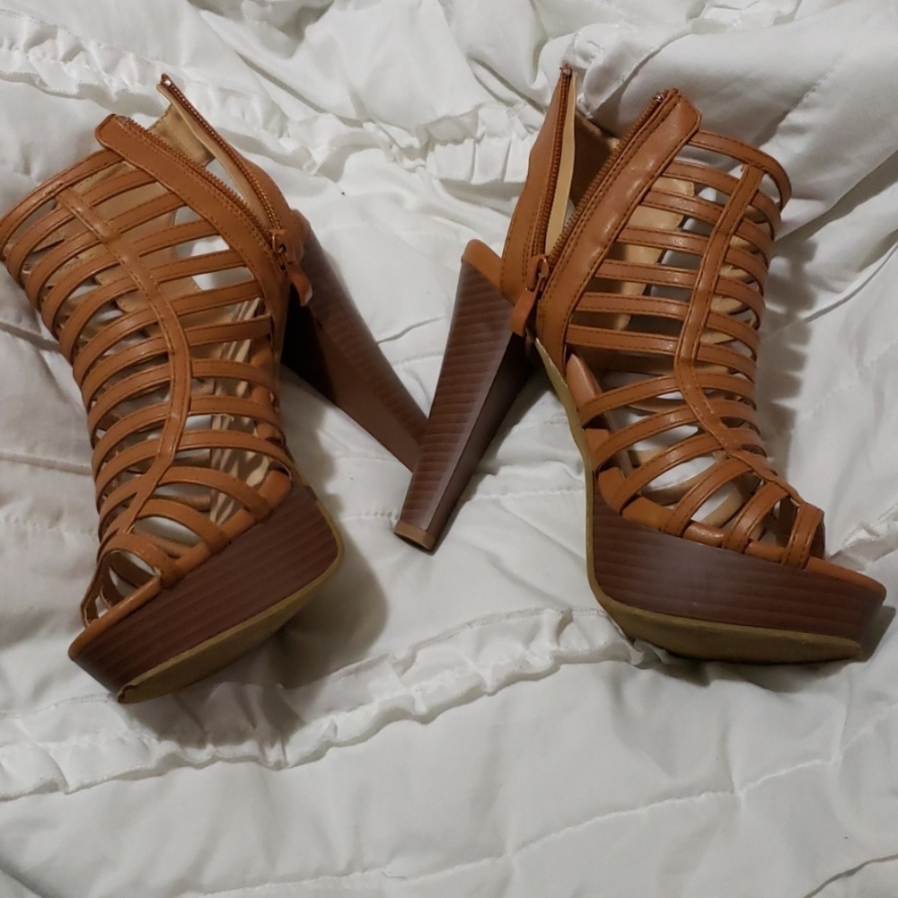 Heels - Picture 2 of 3